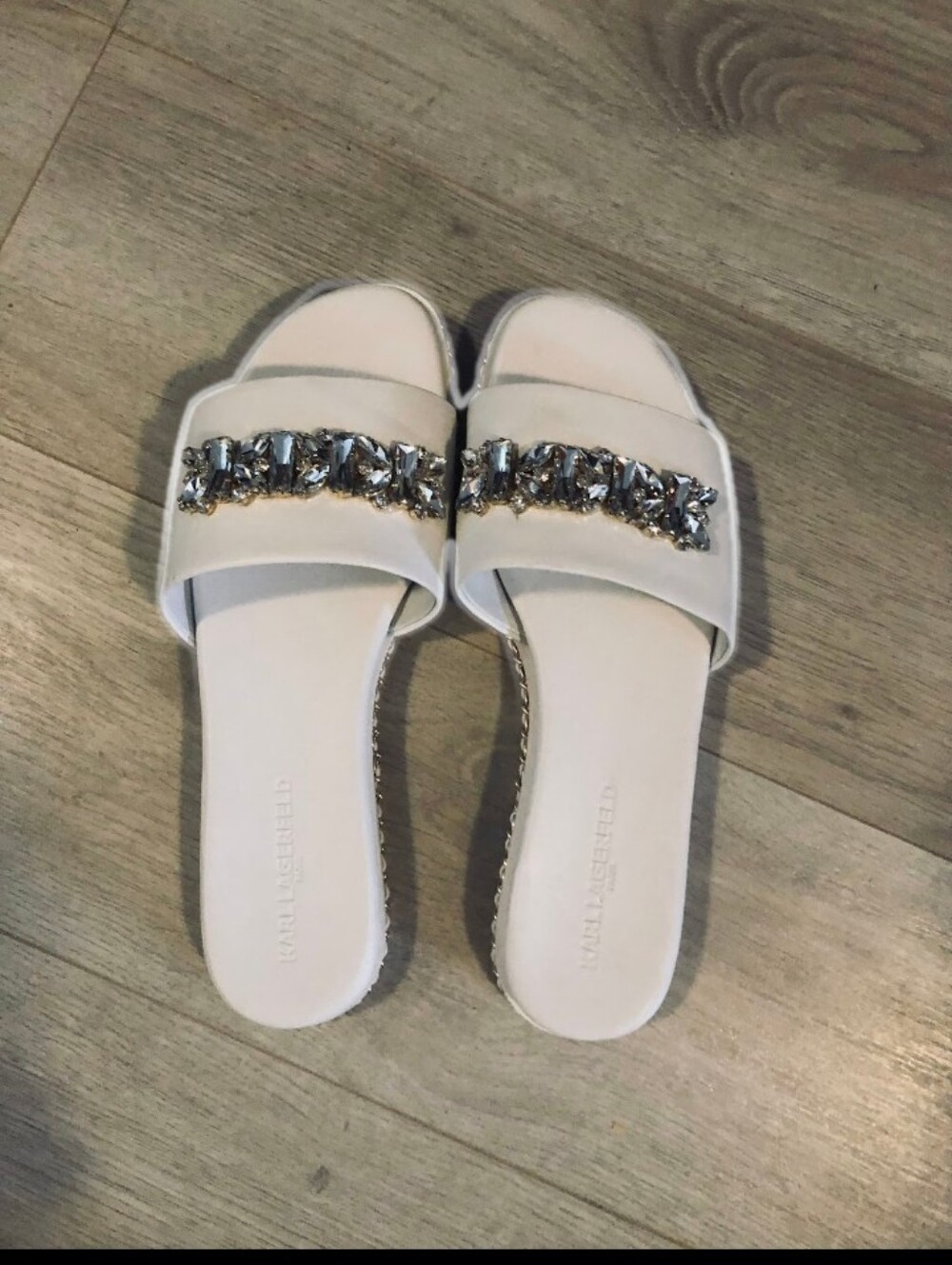 Karl Lagerfeld White Bijou Embellished Rhinestone/Chain Sandals Sz 8.5 M